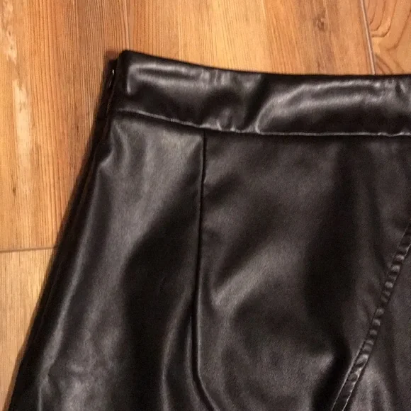 Shein Black Faux Leather Mini Skirt Size Large - Picture 2 of 7